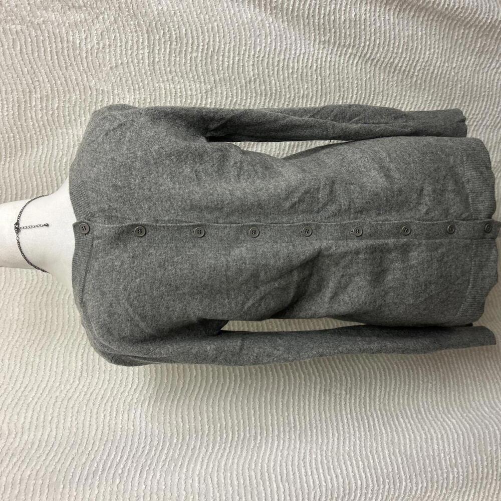 Neiman Marcus Cashmere Sweater M Grey Button Back Pockets Luxury - Picture 3 of 7